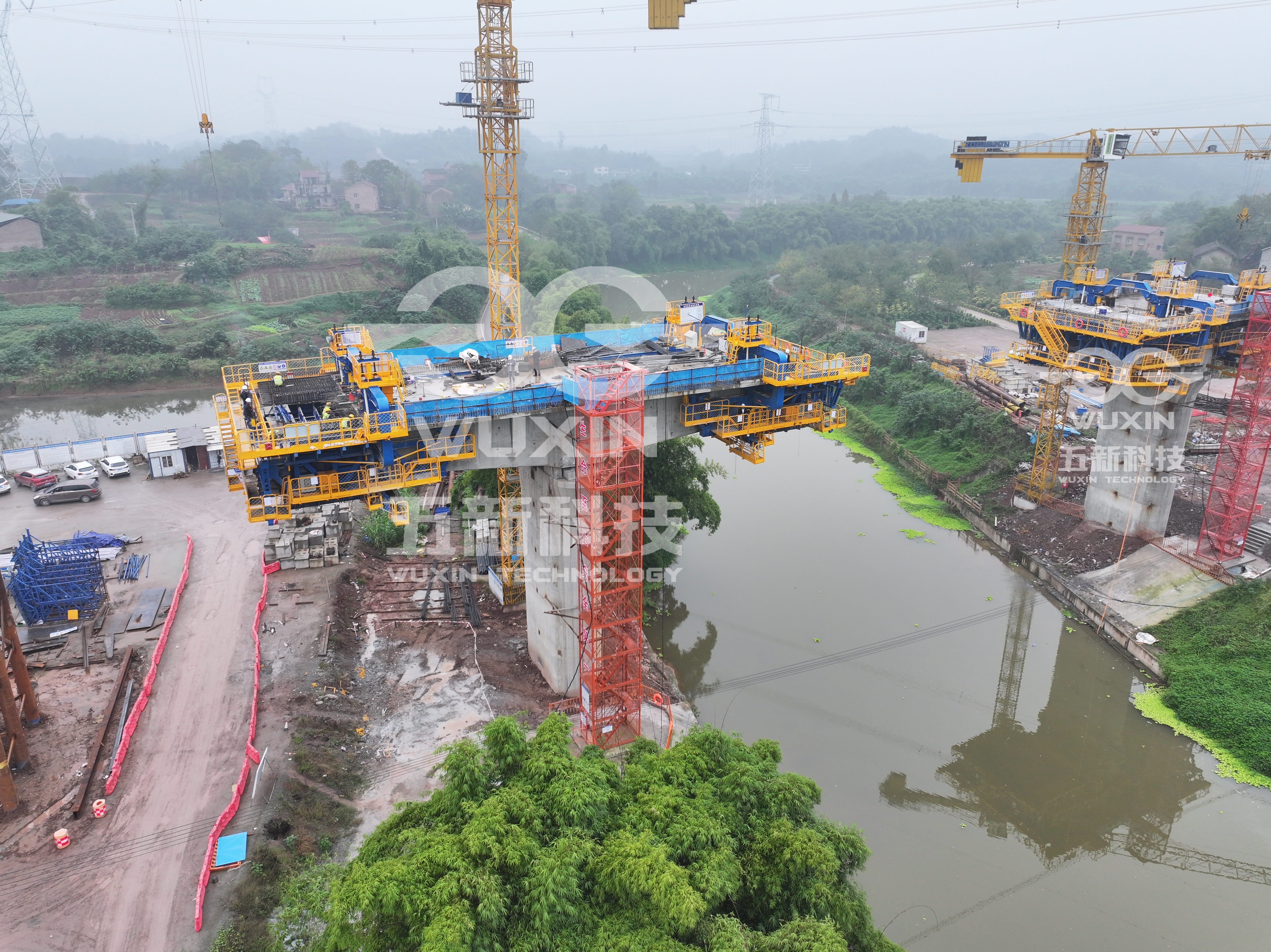 智能懸臂造橋機 — （中鐵十二局-成渝中線重慶段梁灘河雙線特大橋）4.jpg