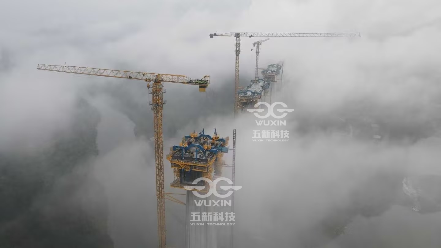 智能懸臂造橋機(jī) — （中鐵十二局-渝萬高鐵）4.jpg