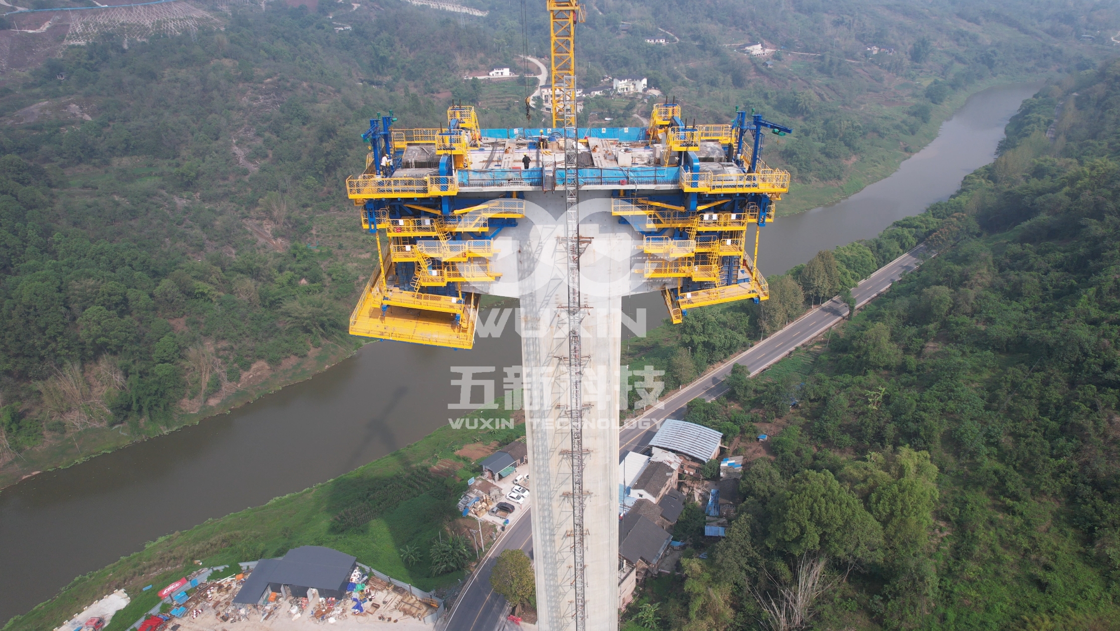 智能懸臂造橋機(jī) — （中鐵十二局-渝萬高鐵）6.jpg