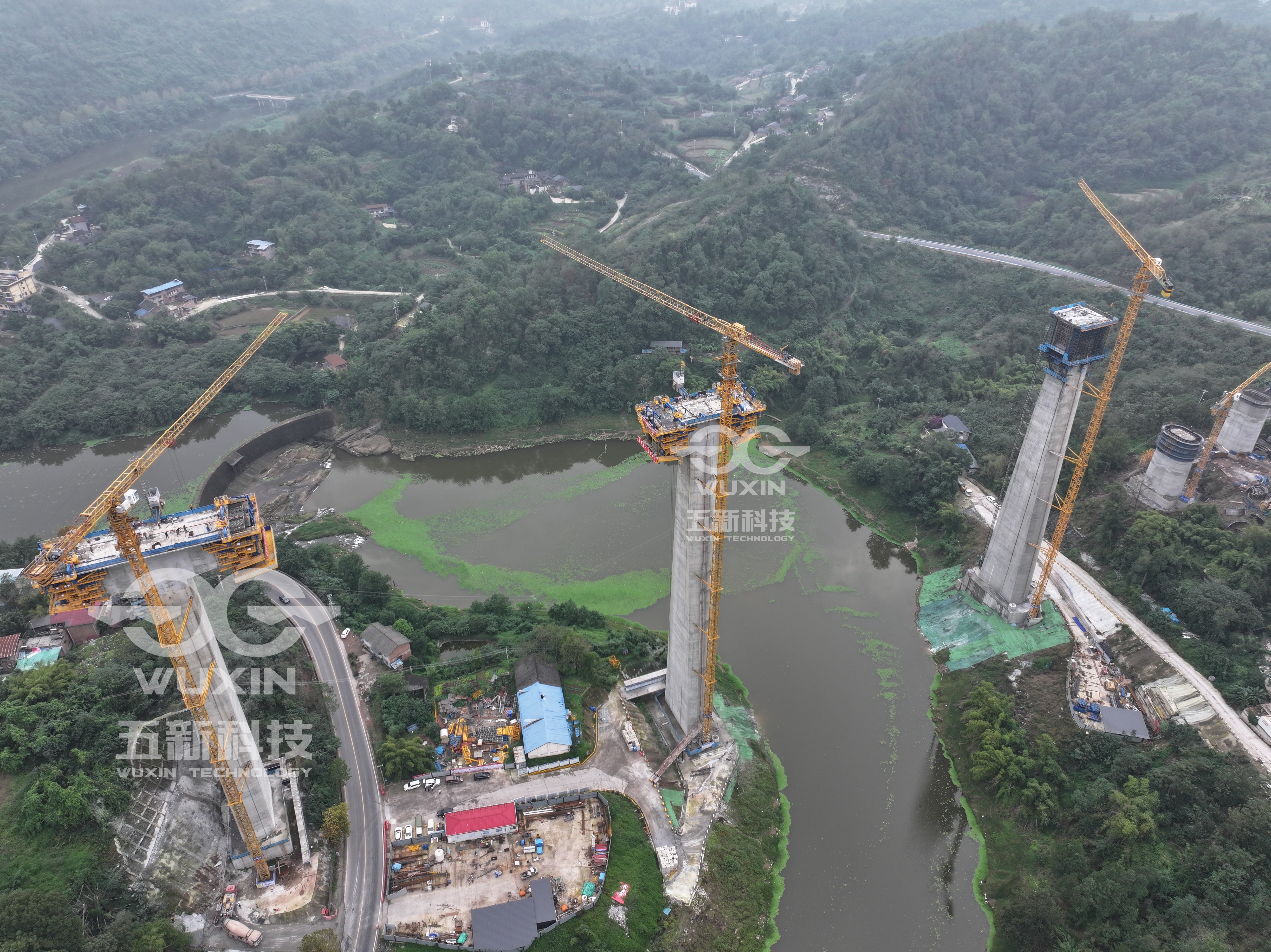 智能懸臂造橋機(jī) — （中鐵十二局-渝萬高鐵）1.jpg