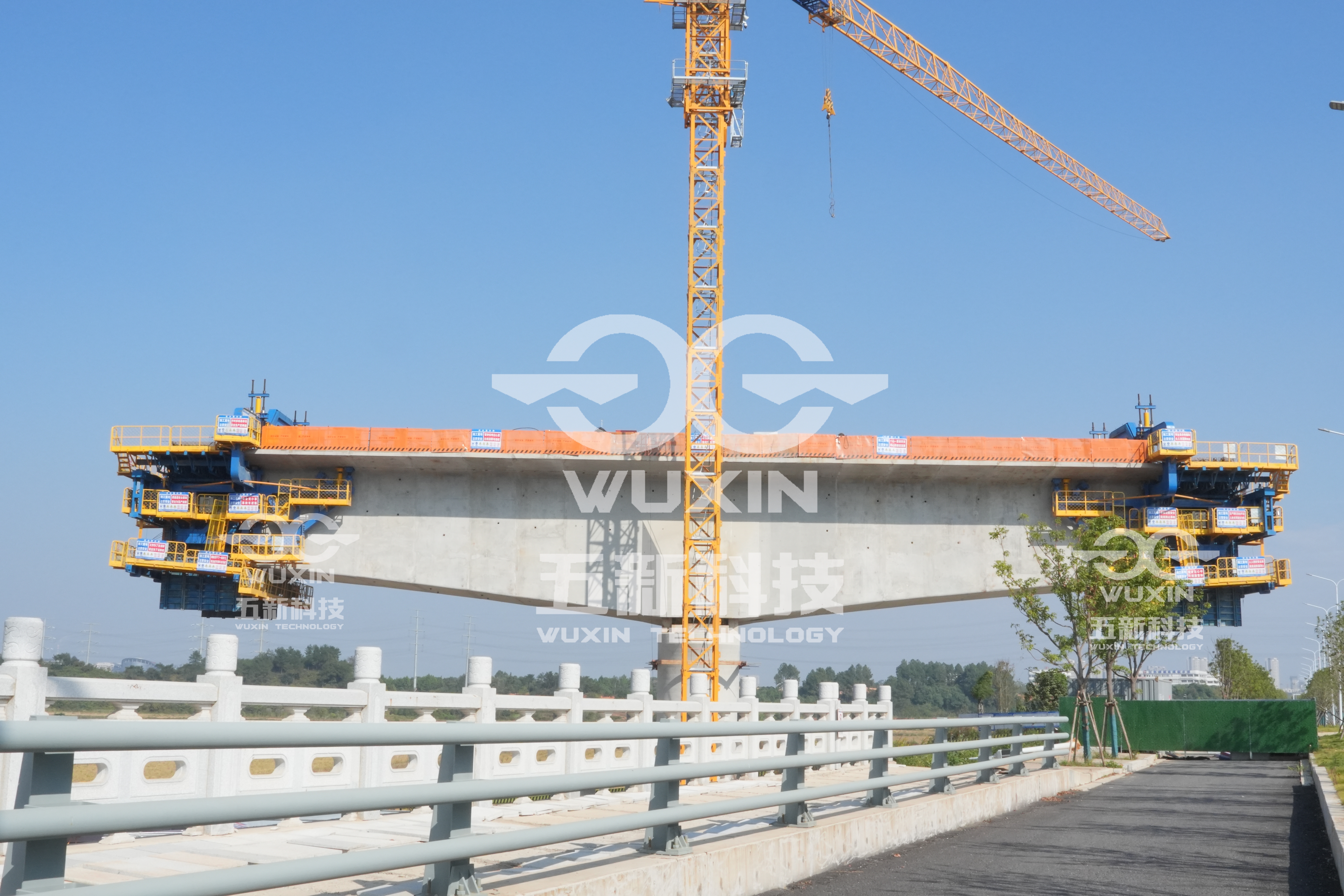 智能懸臂造橋機(jī)—（中鐵大橋局昌九高鐵）4.jpg